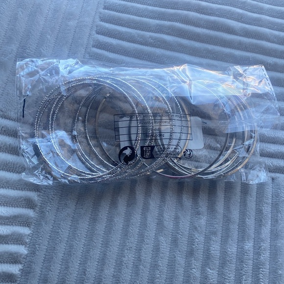 16Pcs Silver Tone Bangle Bracelet Set for Women Multi Layer Stackable - Picture 6 of 6